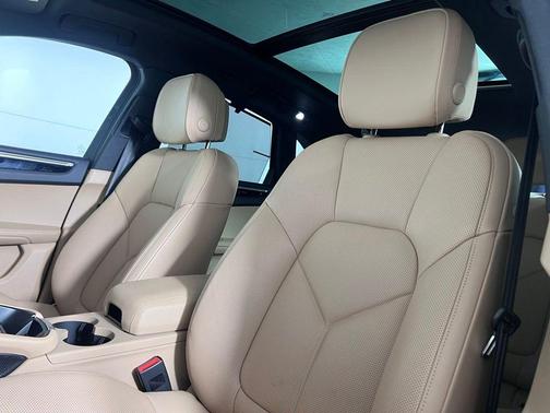 Volcano Grey Metallic 2026 Porsche Macan