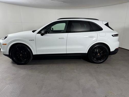 2025 Porsche Cayenne AWD