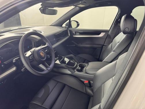 2025 Porsche Cayenne AWD