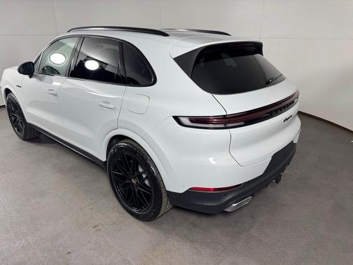 2025 Porsche Cayenne AWD