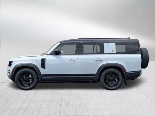 Yulong White 2023 Land Rover Defender SE