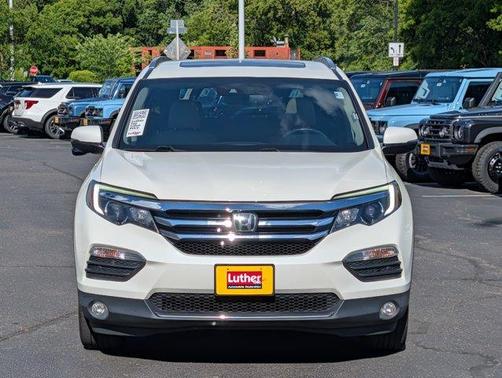White Diamond Pearl 2018 Honda Pilot Touring