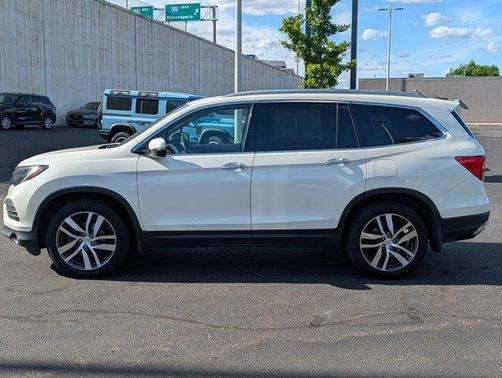 White Diamond Pearl 2018 Honda Pilot Touring