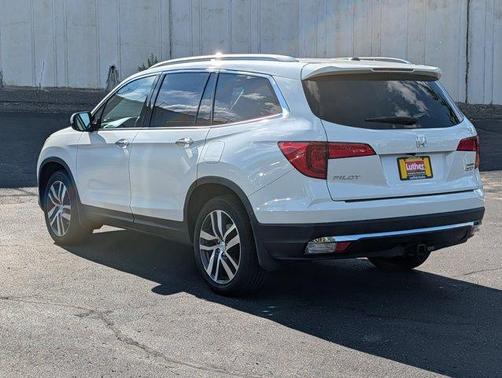 White Diamond Pearl 2018 Honda Pilot Touring