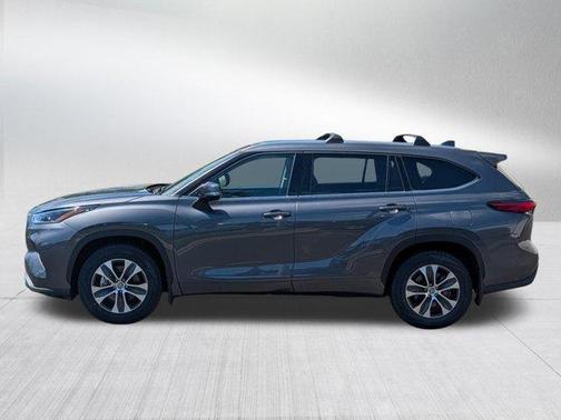 Magnetic Gray Metallic 2021 Toyota Highlander XLE