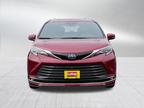 2025 Toyota Sienna Platinum 7 Passenger