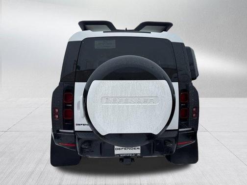 2024 Land Rover Defender P400 X-Dynamic SE