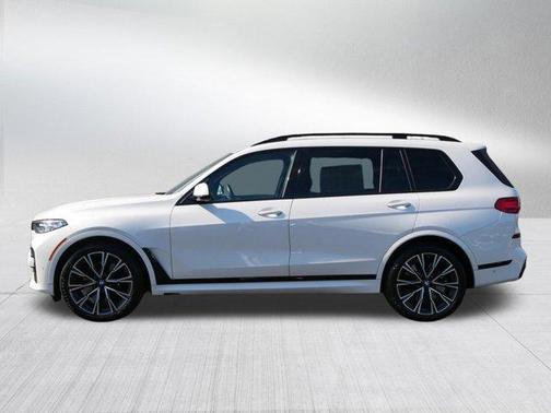 2022 BMW X7 M50i