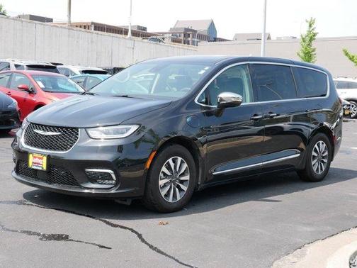 2023 Chrysler Pacifica Hybrid Limited