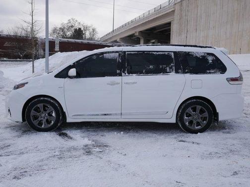 2020 Toyota Sienna SE