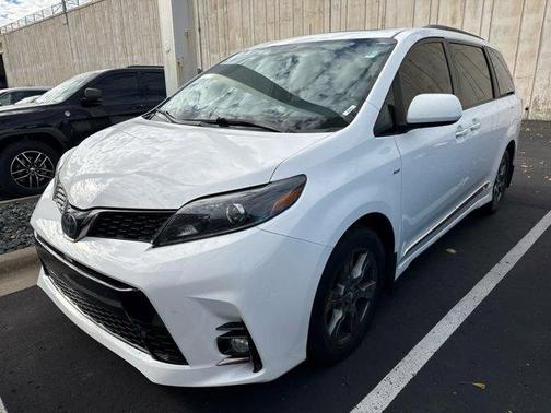 2020 Toyota Sienna SE