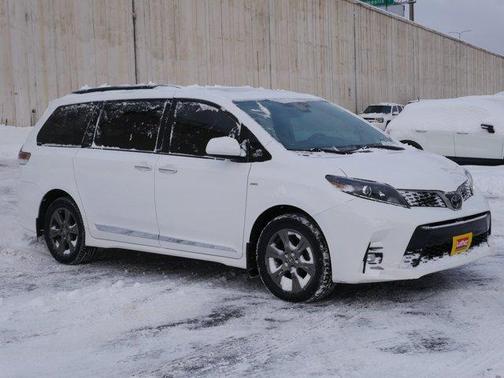2020 Toyota Sienna SE