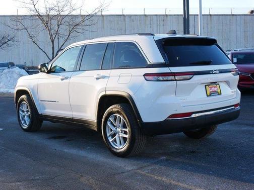 2023 Jeep Grand Cherokee Laredo