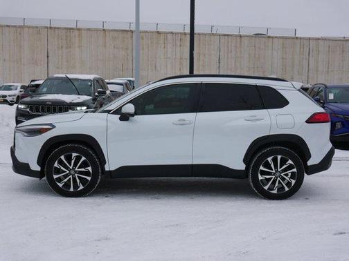 2022 Toyota Corolla Cross XLE