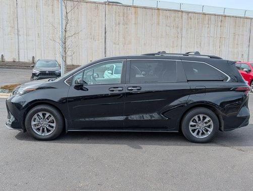 2023 Toyota Sienna XLE