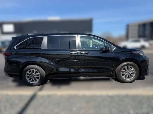 Midnight Black Metallic 2023 Toyota Sienna XLE