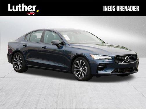 2022 Volvo S60 B5 Momentum
