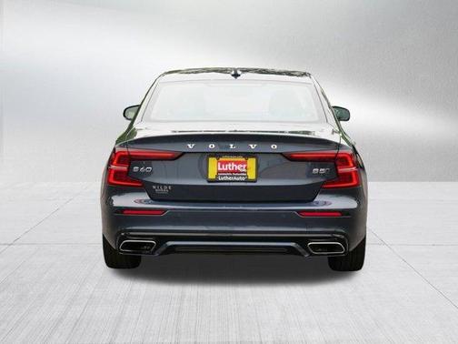 2022 Volvo S60 B5 Momentum