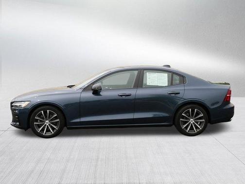 2022 Volvo S60 B5 Momentum