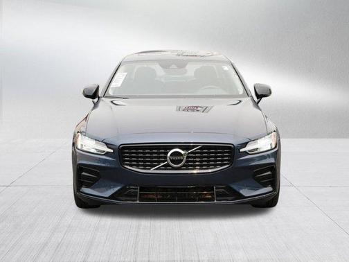 2022 Volvo S60 B5 Momentum