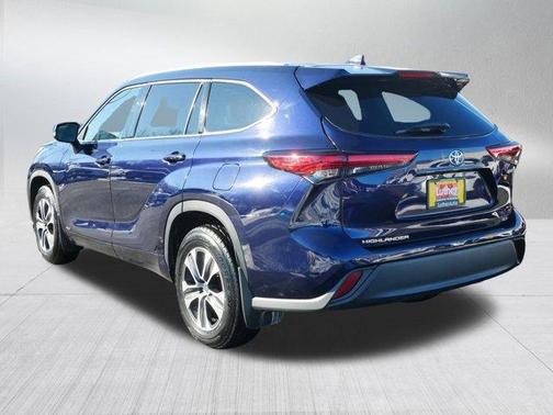 2022 Toyota Highlander Hybrid XLE