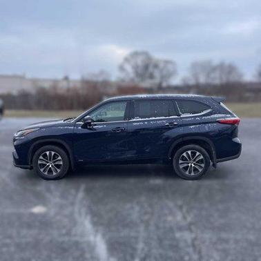 2022 Toyota Highlander Hybrid XLE