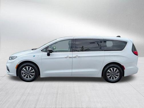 Bright White Clearcoat 2024 Chrysler Pacifica Hybrid Select
