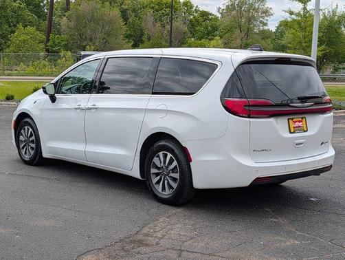 Bright White Clearcoat 2024 Chrysler Pacifica Hybrid Select