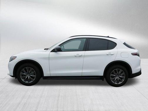 2024 Alfa Romeo Stelvio Base