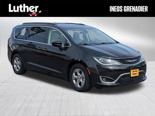 Brilliant Black Crystal Pearlcoat 2019 Chrysler Pacifica Hybrid Touring Plus