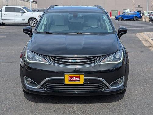 Brilliant Black Crystal Pearlcoat 2019 Chrysler Pacifica Hybrid Touring Plus