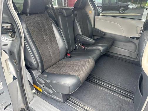 2012 Toyota Sienna SE