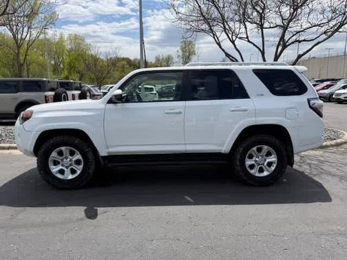 Super White 2016 Toyota 4Runner SR5