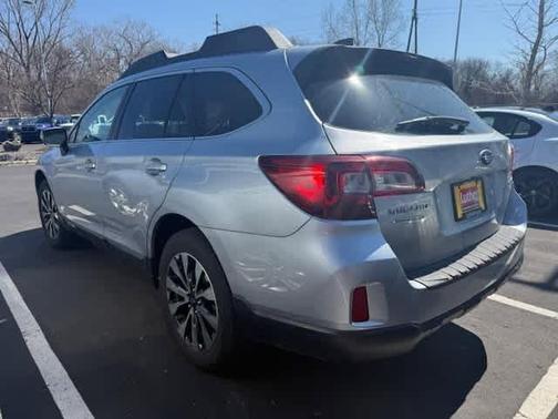 Ice Silver Metallic 2017 Subaru Outback 2.5i Limited