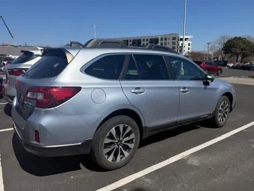 Ice Silver Metallic 2017 Subaru Outback 2.5i Limited