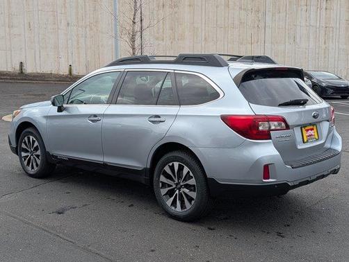 Ice Silver Metallic 2017 Subaru Outback 2.5i Limited
