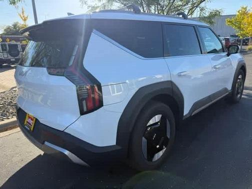 Snow White Pearl 2024 Kia EV9 Wind