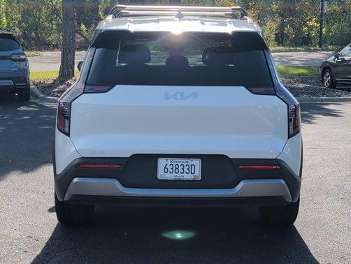 Snow White Pearl 2024 Kia EV9 Wind