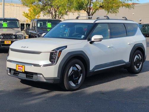 Snow White Pearl 2024 Kia EV9 Wind