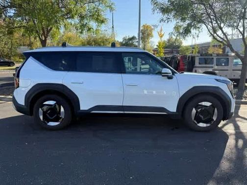 Snow White Pearl 2024 Kia EV9 Wind
