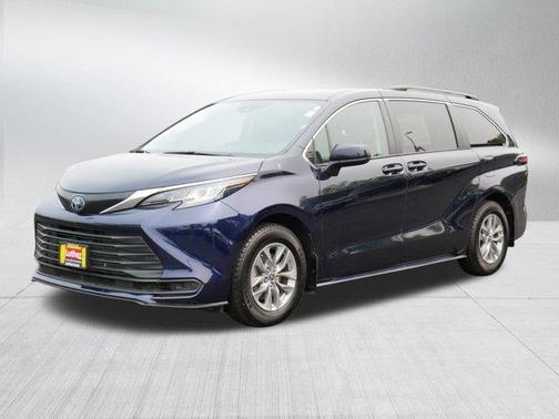 2022 Toyota Sienna LE