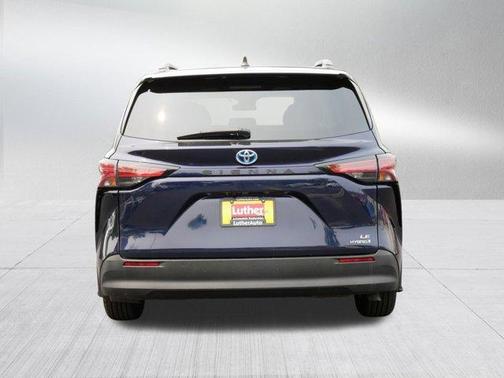 2022 Toyota Sienna LE