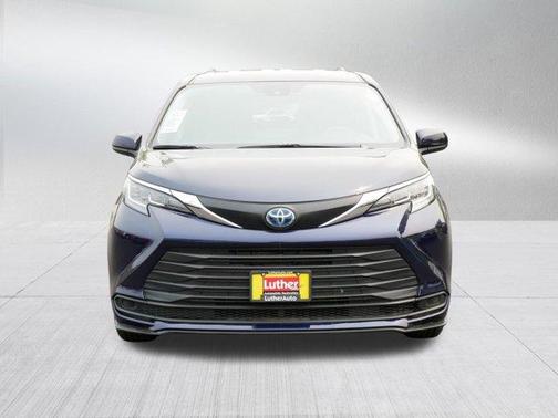 2022 Toyota Sienna LE