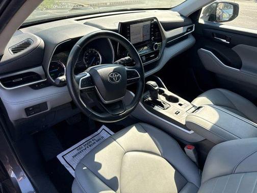 2022 Toyota Highlander Hybrid XLE