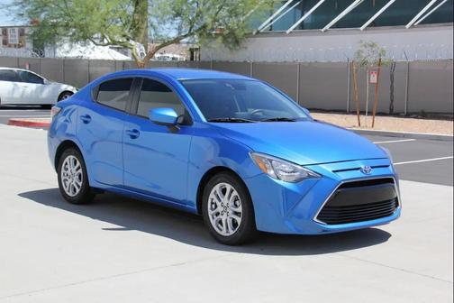 Blue 2018 Toyota Yaris iA Base