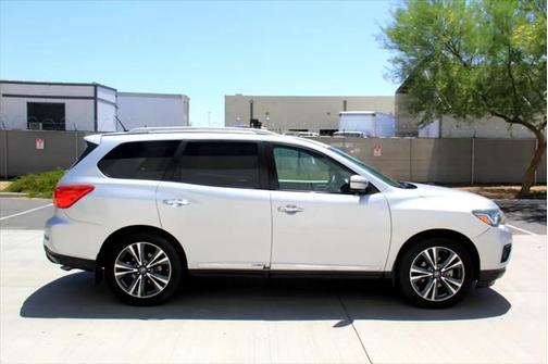2017 Nissan Pathfinder Platinum
