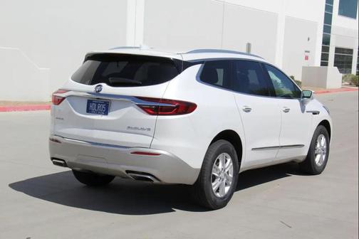 White 2018 Buick Enclave Premium