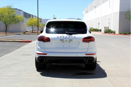2017 Porsche Cayenne Platinum Edition