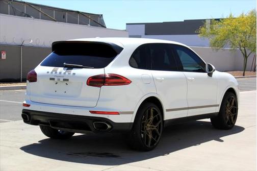 2017 Porsche Cayenne Platinum Edition