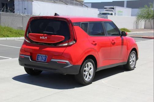 Red 2022 Kia Soul LX CVT